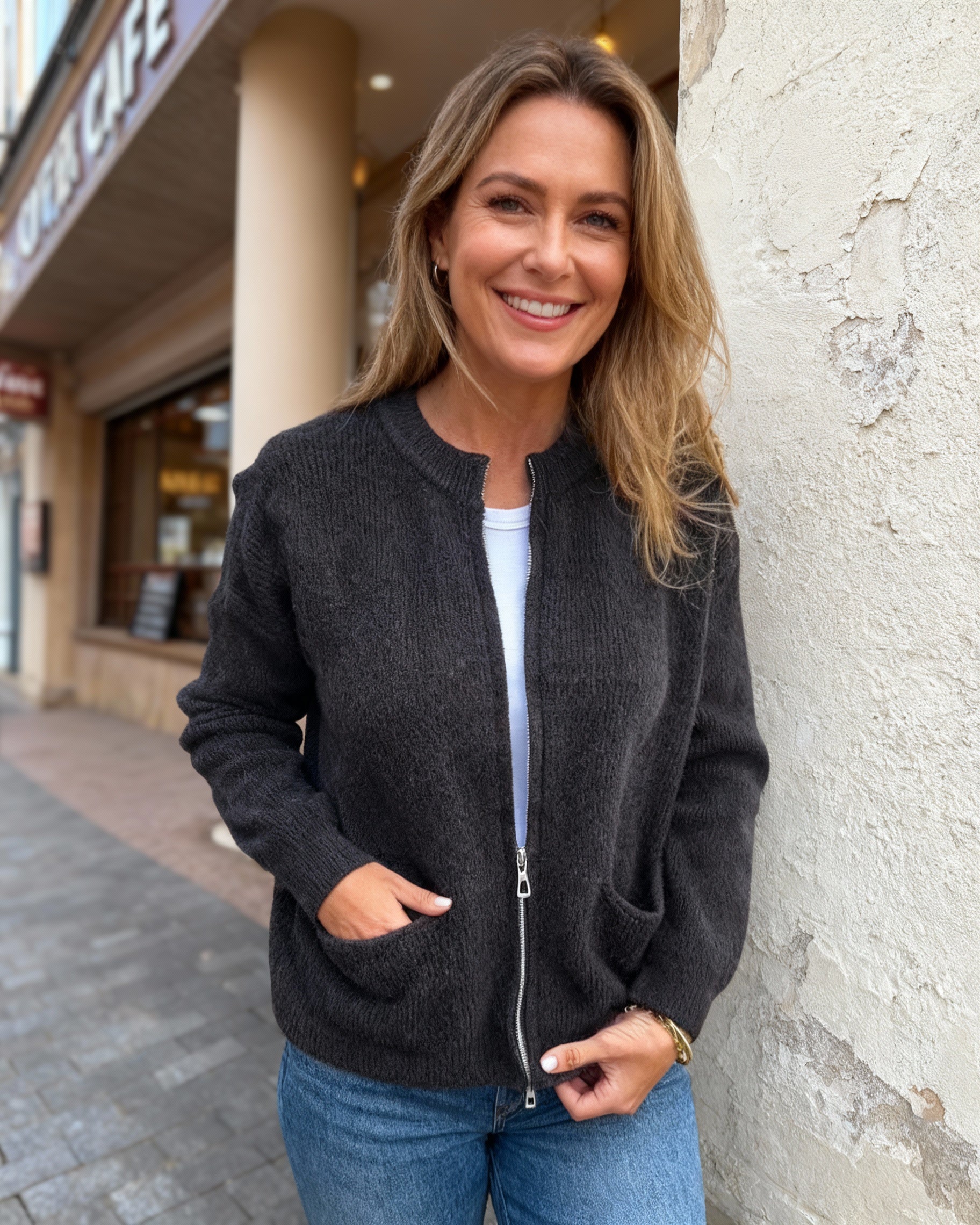 Sophie – Knitted cardigan with zipper